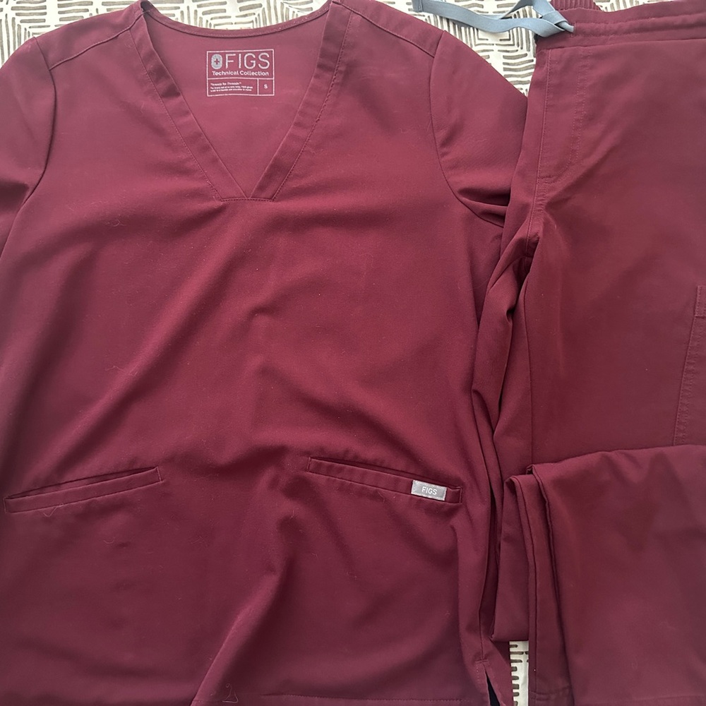 Figs Maroon Scrub Ensemble